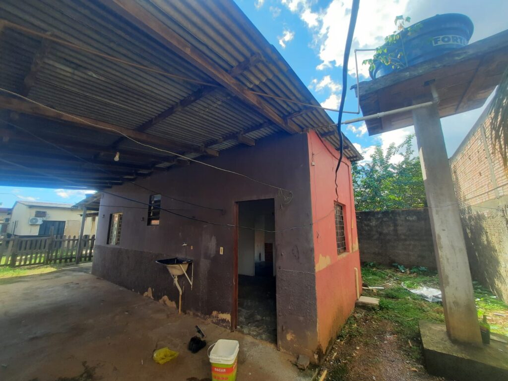 CASA NOS FUNDOS